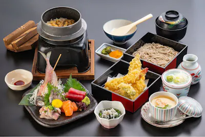 御膳台(陽光膳)  46脚セット販売　　料亭・居酒屋・祝い・宴会・行事・御膳・和食 彩食膳（平日ランチ限定） - 《公式》ロイヤルパインズホテル浦和
