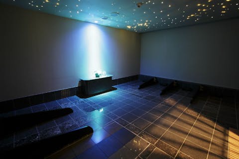 神戸ハーバーランド温泉 万葉倶楽部 クーポン（入館＋岩盤浴）