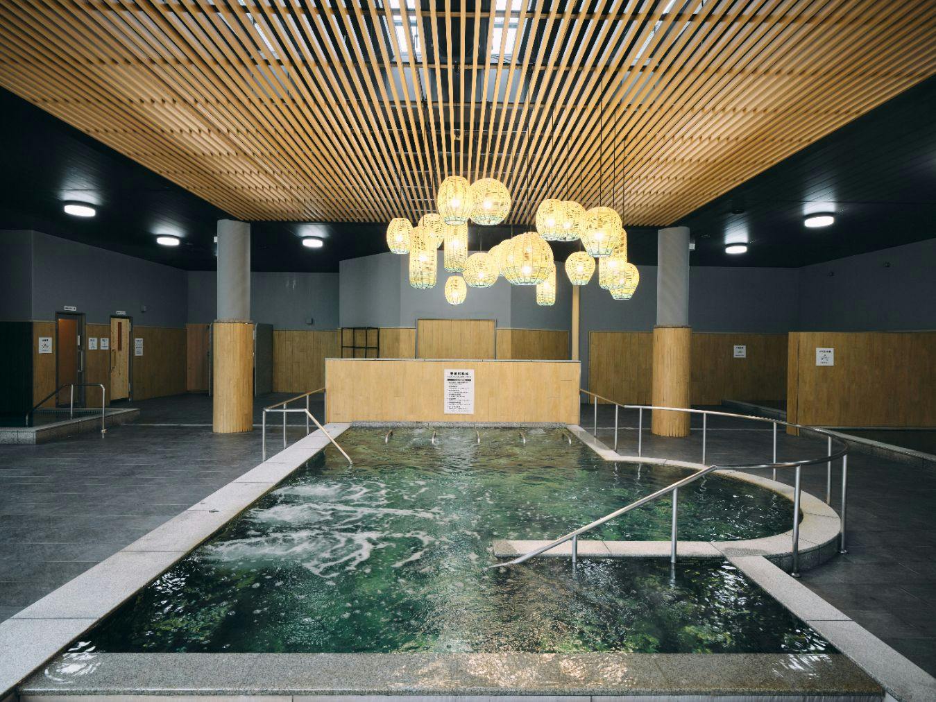 超特割！【最大23%割引】1日中楽しめるリゾート施設内「京都るり渓温泉」全館利用券 