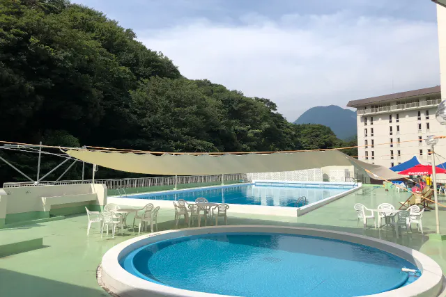 最大21 割引 湯本富士屋ホテル クーポン 夏期限定 屋外プール 温泉入浴料 タオルセット アソビュー