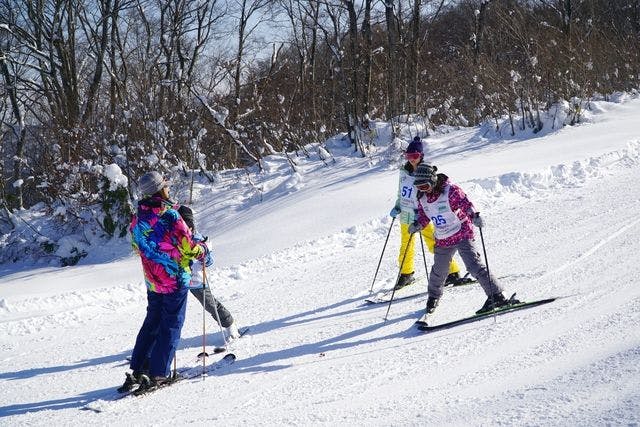匿名 ニューグリーンピア津南スキー場　リフト1日券1枚と500円割引券5枚セット 1,100円割引パック券（大人リフト1日券＋食事券1,500円+温泉入浴券
