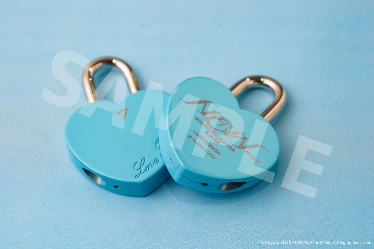 【激レア】ご当地大阪空中庭園展望台キティ　新品未使用 □展望台入場券＋ノベルティ＋限定デザインハートロック（※全13色中1色