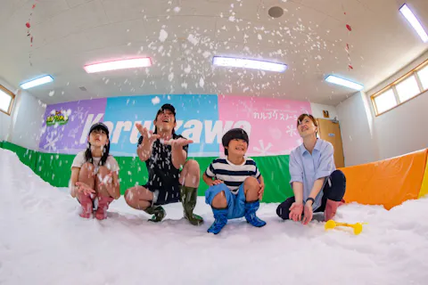 【夏に雪？！】軽井沢プリンスホテルスキー場 屋内雪遊びひろば