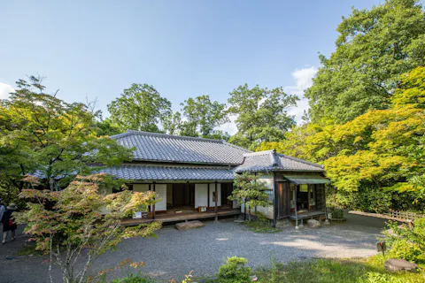 スタッフの“推し”建物ガイド「あの初版本見せちゃいます！」