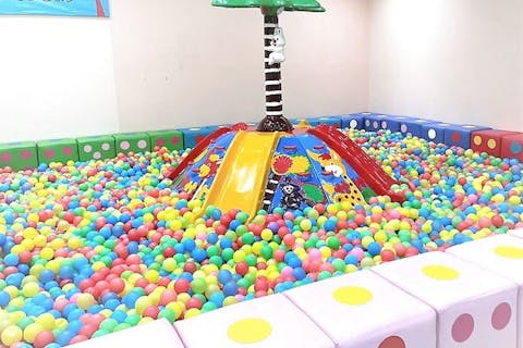 休日こども1日遊び放題100円OFF! キッズユーエスランド 茨城守谷店