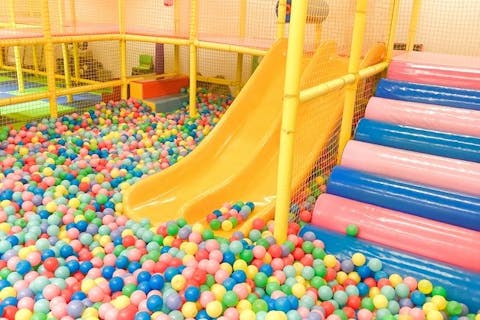 休日こども1日遊び放題100円OFF! キッズユーエスランド 大阪寝屋川店