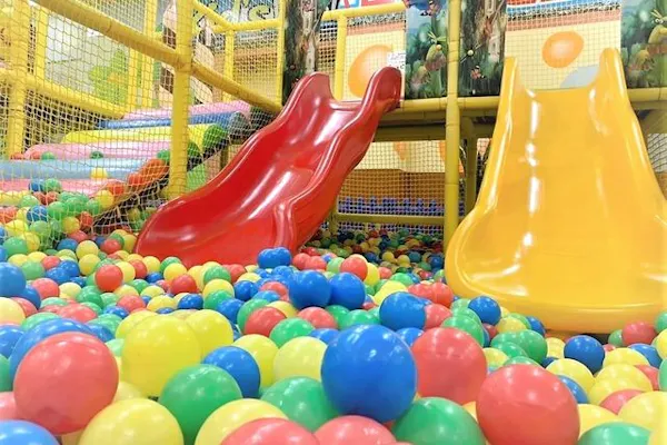 休日こども１日遊び放題100円off キッズユーエスランド 大阪泉佐野店 アソビュー