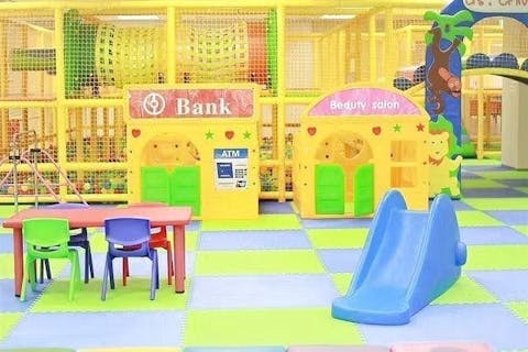 平日小学生1日遊び放題100円OFF! キッズユーエスランド 愛知大口店