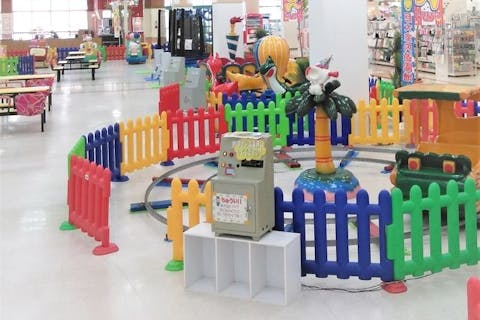 休日こども1日遊び放題100円OFF! キッズユーエスランド 三重員弁店