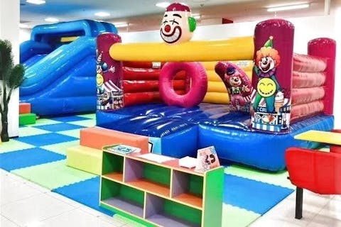 平日スクスク未就学児1日プラン200円OFF!キッズユーエスランド 滋賀近江八幡店