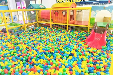 休日こども１日遊び放題100円off キッズユーエスランド 北九州小倉店 アソビュー