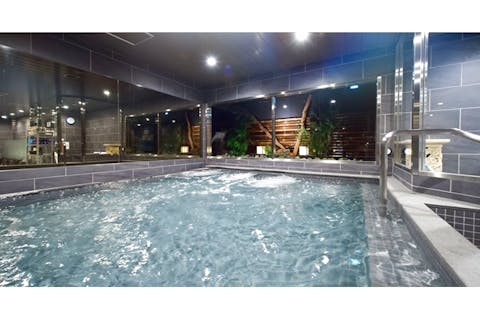 【最大21％割引】湯処で入浴3時間　スッキリしたい男性に。新宿のオールインクルーシブカプセルホテル