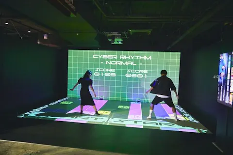 【平日限定ナイトチケット】ライトアップも楽しめる！屋内型テーマパーク遊び放題