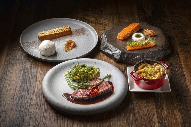 【ヒルトン東京／メトロポリタングリル】乾杯グラスシャンパン付き全4品ディナーコース