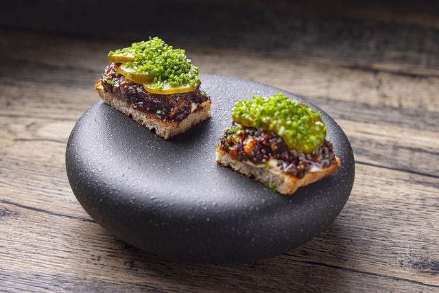 【メトロポリタングリル】乾杯グラスシャンパン付き！全9品ディナーコース「SIGNATURE」