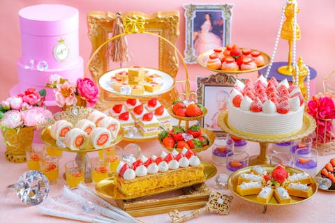 スーパースイーツビュッフェ2026 4/1（水）～28（火）～ホテルでいちご狩り～"桜＆抹茶"