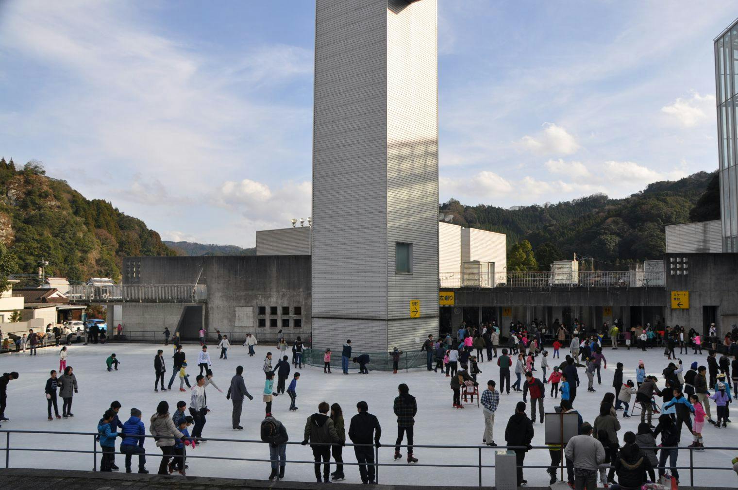 【最大22％割引】コアやまくに アイススケートリンク（貸し靴込）※2/23まで