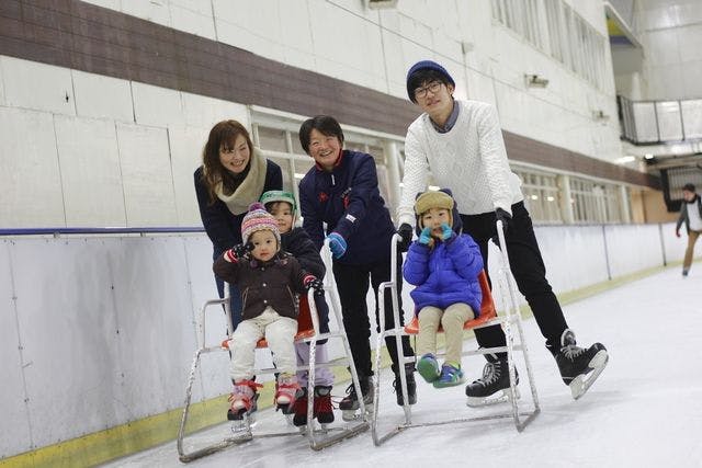【アイススケートリンク利用券（貸靴込）】スポガ久留米は年中無休でいつでもアイススケートが楽しめます！