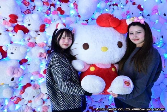 300円割引グルメチケット付きHELLO KITTY SMILE入場券【12時半～18時半利用可能】｜アソビュー！