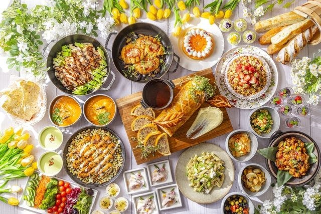 2/27～6/4【ヒルトン東京マーブルラウンジ】ソフトドリンク飲み放題付き春ランチビュッフェ