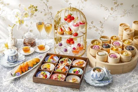 点心は食べ放題！「苺シノワアフタヌーンティー」