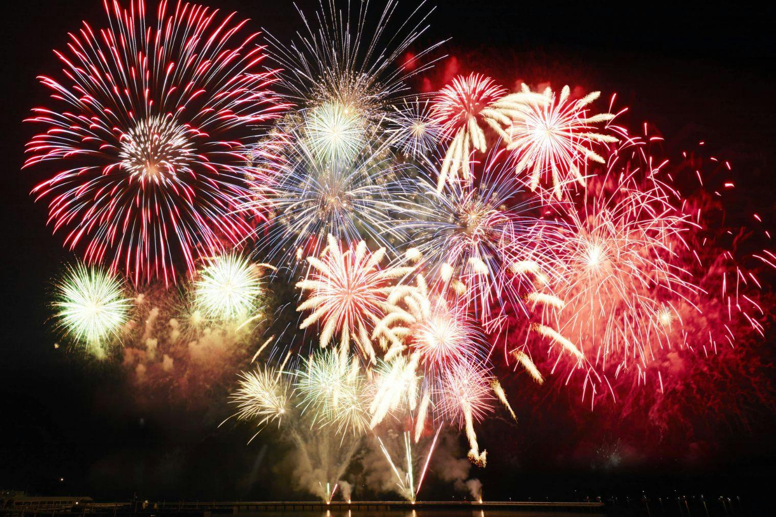 マリエラ　ニューイヤーセレブレーション花火デザートブッフェクルーズ