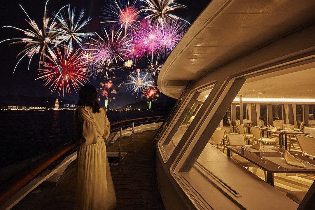 【2階席 コース料理】マリエラ　クリスマス・ホーリーナイト花火ディナークルーズ