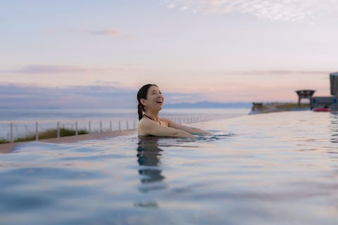 【平日・最大100円OFF】伊弉冉の湯湯 （インフィニティ温泉プール＋バレルサウナ＋天然温泉利用）