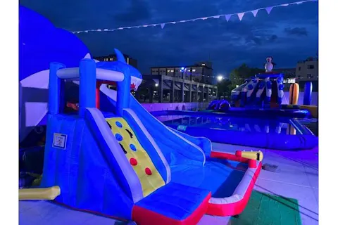 家族で遊べる！世界一に輝いたジェラートを楽しみながら夜のプールを楽しもう！ビバスクエア京都ナイトプール！