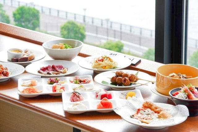 【年末謝恩スペシャルSALE】入館料+大人気のビュッフェがなんと1,000円引き！