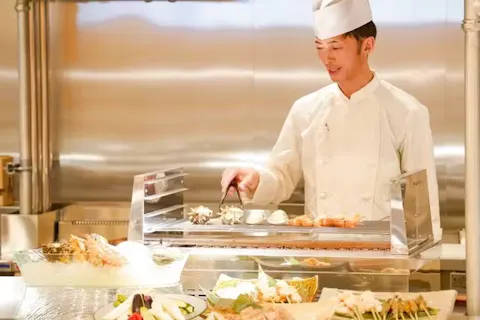今だけ！クーポンでさらに15%お得！【入館料＋ビュッフェ】温泉＆ビュッフェ 90分間食べ放題！≪手ぶらでOK≫