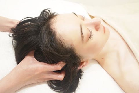 【OmoteAri 六本木】"とろける"ドライヘッドアロマスパ(デコルテマッサージ付)60分