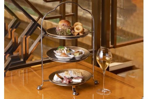 【帝国ホテル 東京】ハイティー "ザ・ランデブー"