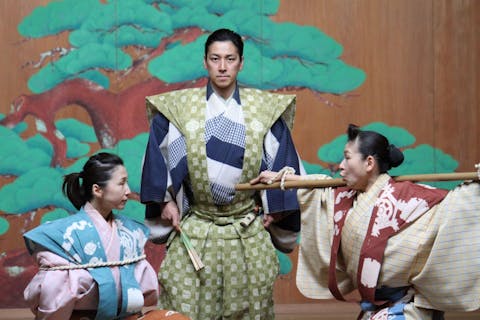 【完売】[限定各20人]檜舞台”に立つ！一生に一度の体験ができる狂言鑑賞｜