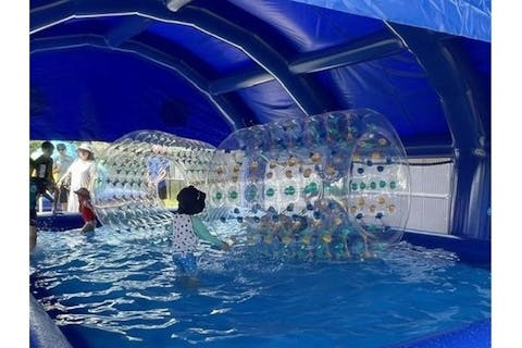 友だちや家族とたくさんの遊具で遊べる！真夏に最高のWater Park！