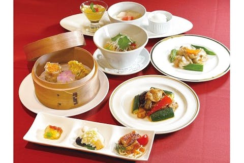 至福の中国料理ランチ！５種類から選べる中国茶飲み放題！点心３品付きランチ「桃紅」