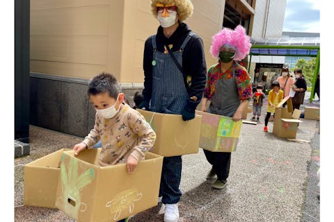 【ダンボールアート】電車やバスを書いてチョークアートを楽しもう＠ららぽーと安城