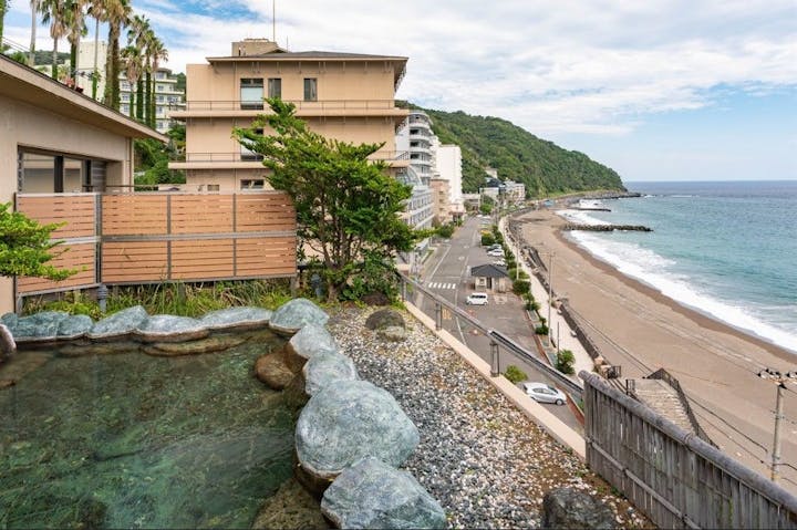 伊豆大島を正面に臨む眺望絶佳の宿　熱川館