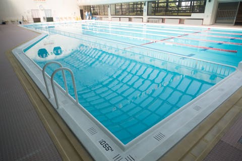 【親子ペアでお得！】一年中楽しめる「神戸ポートアイランドスポーツセンター」プール 1日利用券