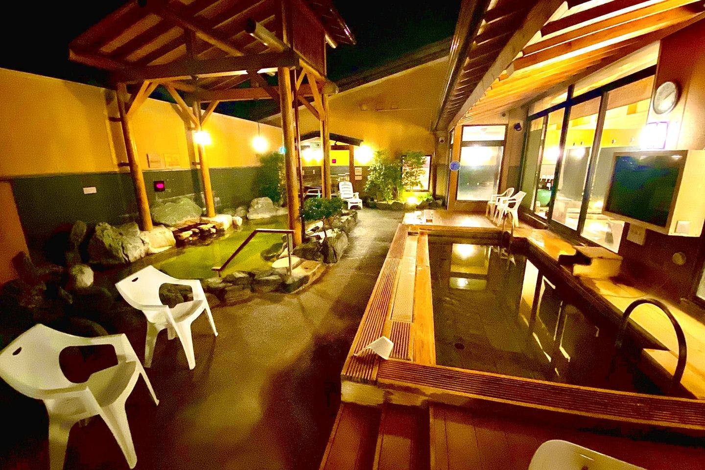 【土日祝限定 最大5%OFF！】「極楽湯 金沢野々市店」入浴＋タオルセットチケット※タオルセットは大人のみ