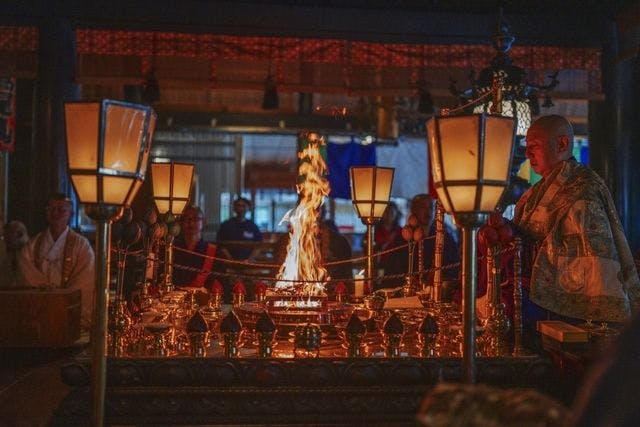 【東京・八王子・高尾山】都心から1時間の聖域・高尾山で体験する祈りの儀式、御護摩修行