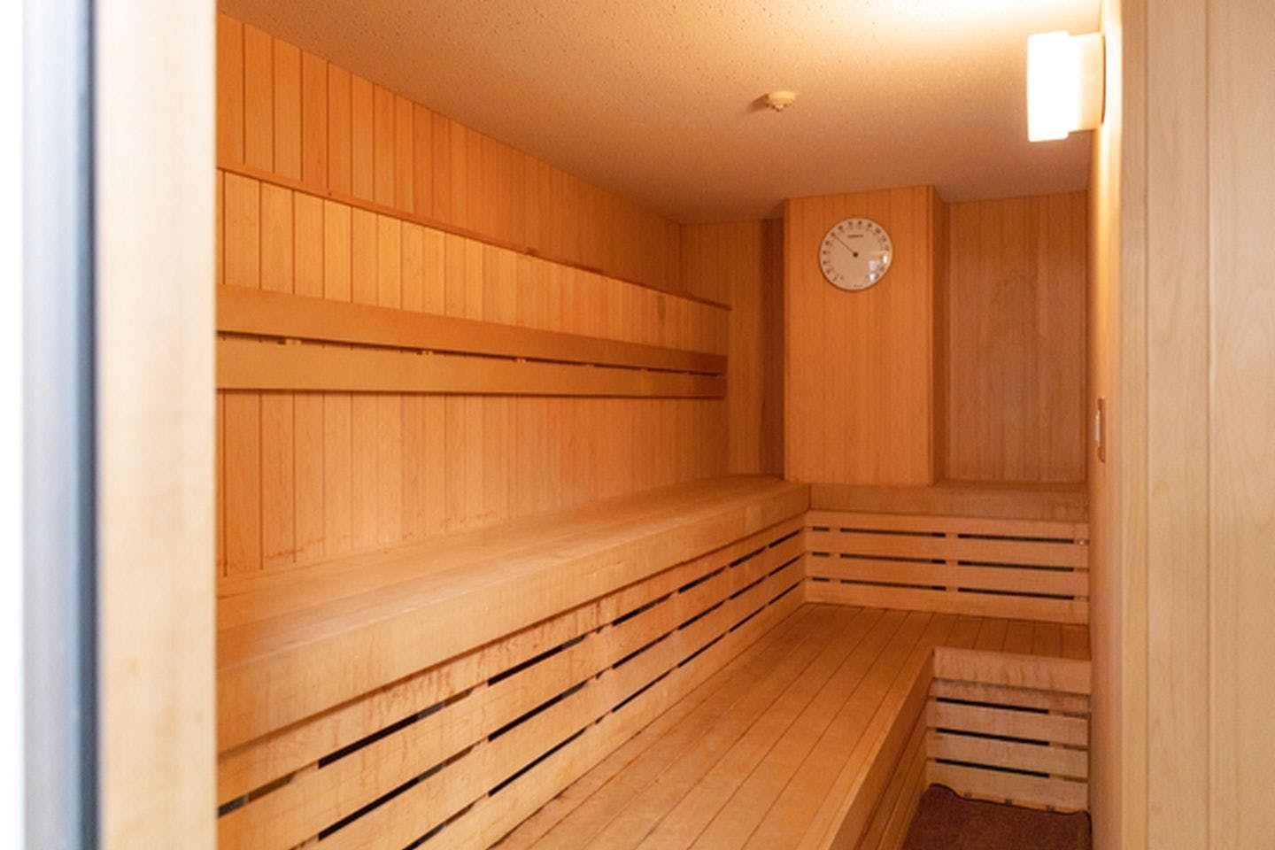 【全身を包む熱気と泡の刺激！】95℃サウナ×キンキン水風呂でととのう｜「すえひろ湯」入浴＋サウナ利用券