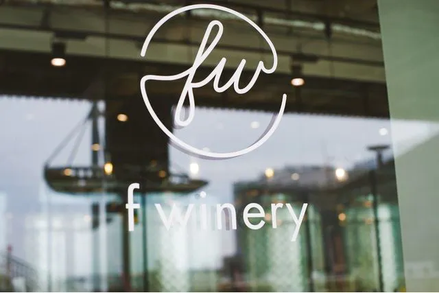 ワイン試飲・おつまみ付き f winery見学ツアー