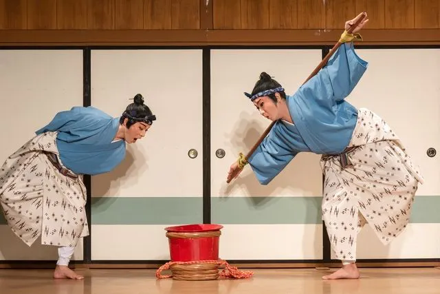 【沖縄・那覇】言葉が分からなくても笑える沖縄芝居「棒しばり」多言語ガイド鑑賞（約1時間）｜4言語音声ガイド付き