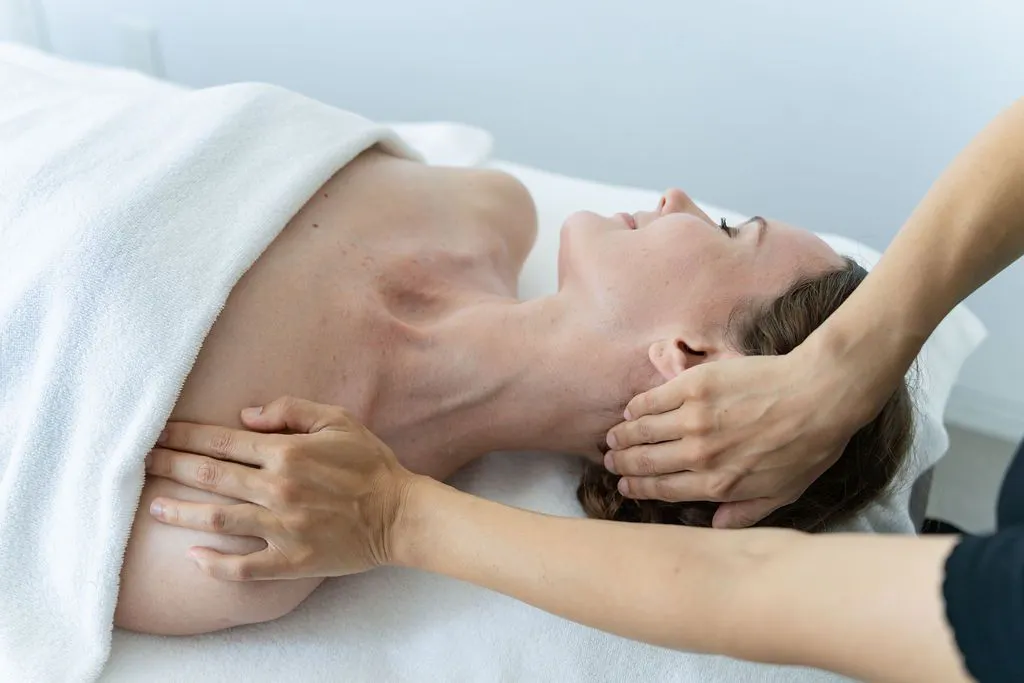 【大磯プリンスホテル THERMAL SPA S.WAVE】＜スパ利用可能＞ボディ+フェイシャル+ヘッド（100分）