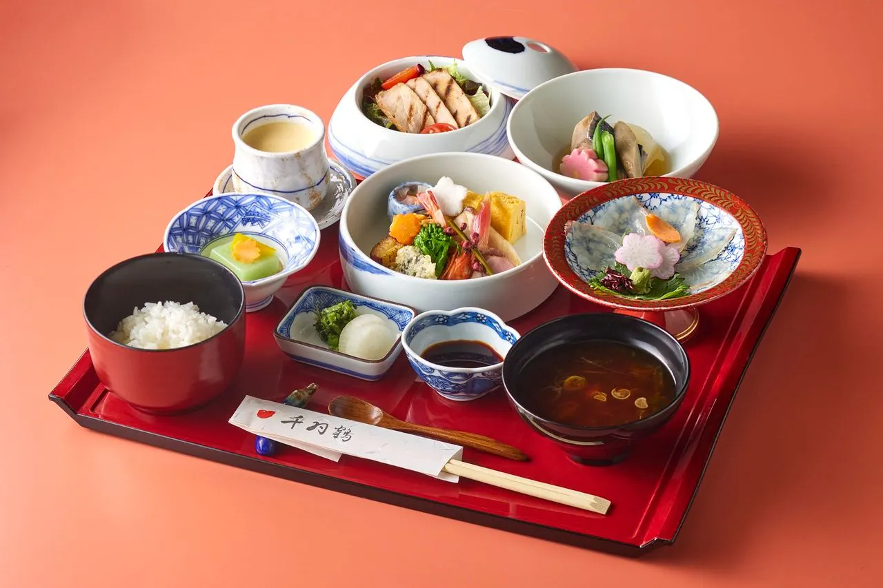 【ホテルニューオータニ博多（千羽鶴）】＜ワンドリンク付＞ランチ　「彩食御膳」