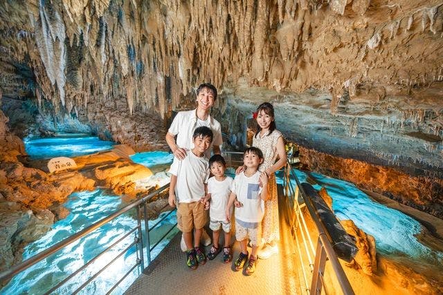 入園券＆幸運の白ヘビ記念撮影（写真付き） - おきなわワールド