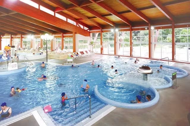 2025年最新】関東のおすすめプール14選！スライダー充実の大型