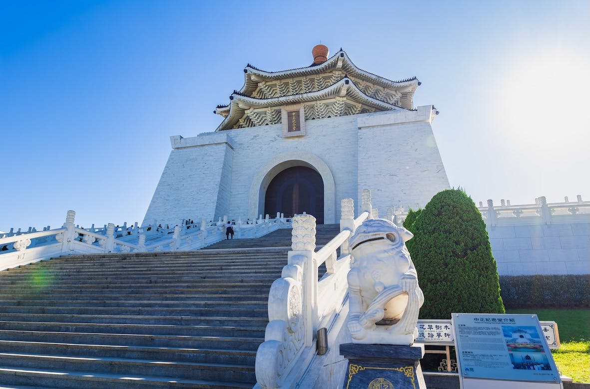 中正紀念堂の89段の階段と本堂の外観