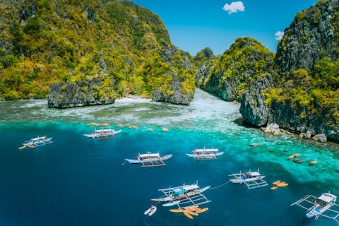 パラワン島を表現する写真が表示されている。